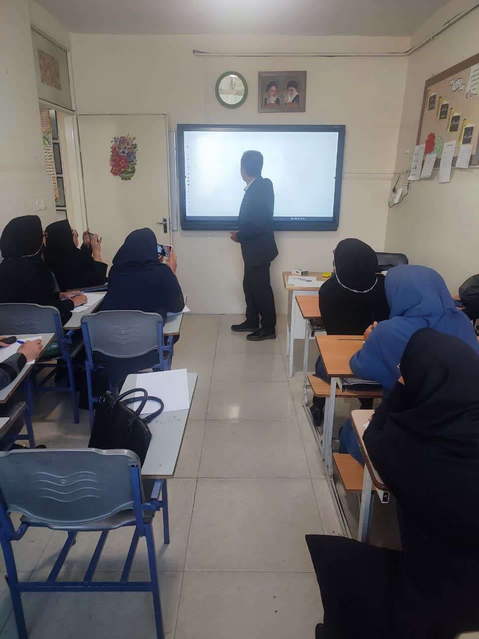 دبیرستان متوسطه اول پردیس