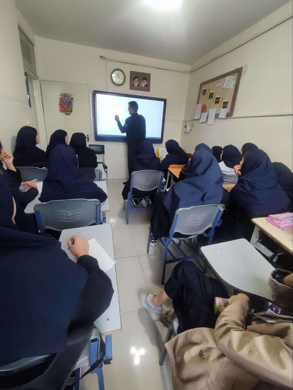 دبیرستان متوسطه اول پردیس