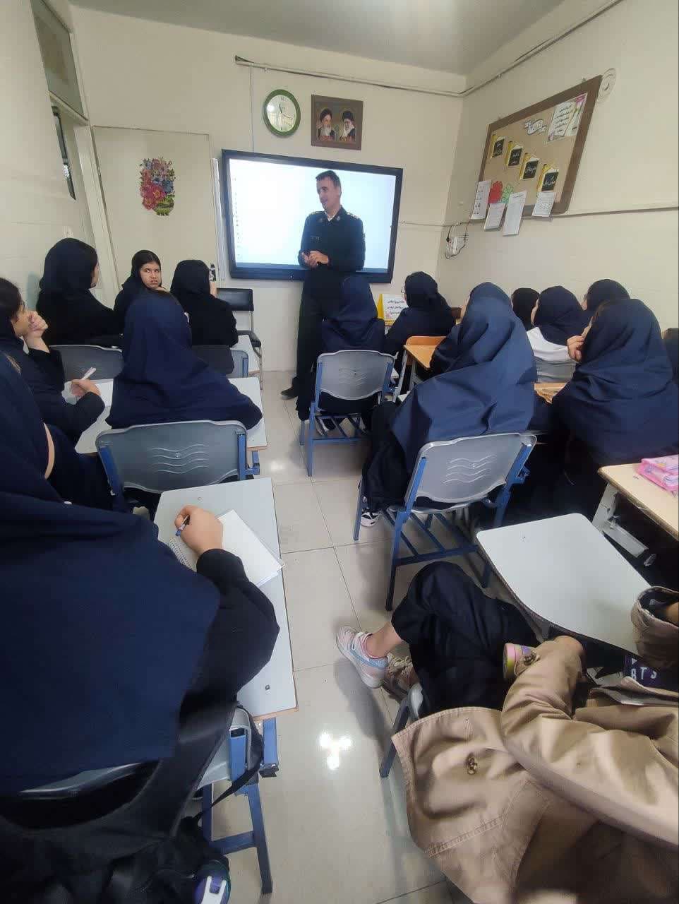 دبیرستان متوسطه اول پردیس